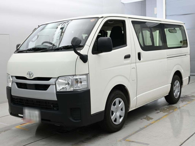 TOYOTA HIACE — фото