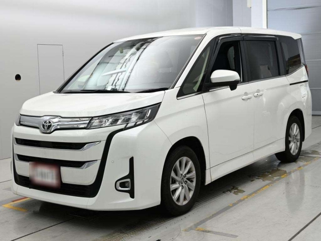 TOYOTA NOAH — фото