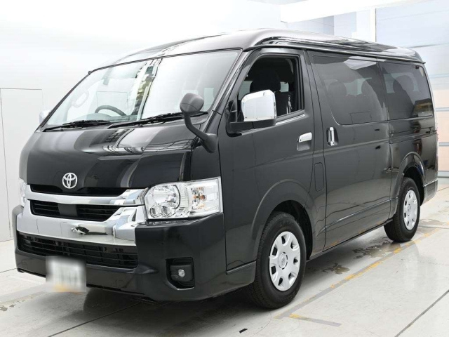 TOYOTA HIACE — фото