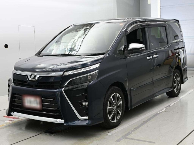 TOYOTA VOXY — фото