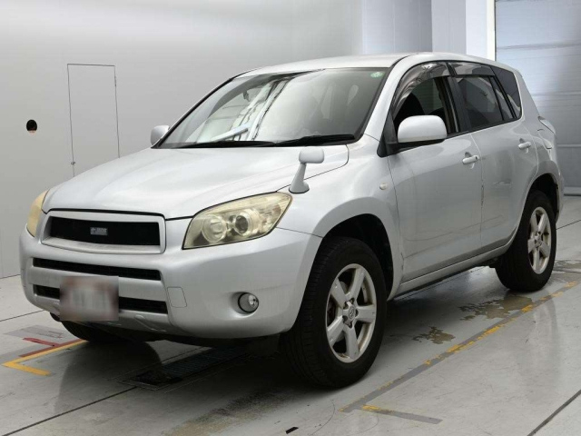 TOYOTA RAV4 — фото
