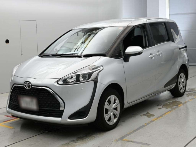 TOYOTA SIENTA — фото