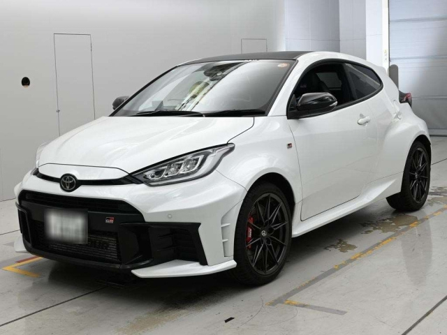 TOYOTA YARIS — фото
