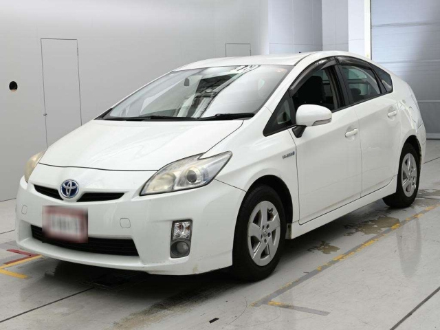 TOYOTA PRIUS — фото