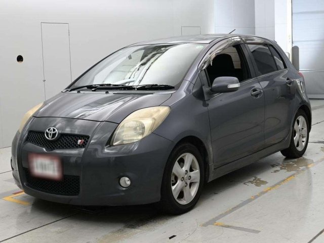 TOYOTA VITZ — фото