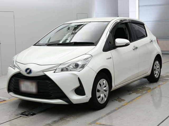 TOYOTA VITZ — фото