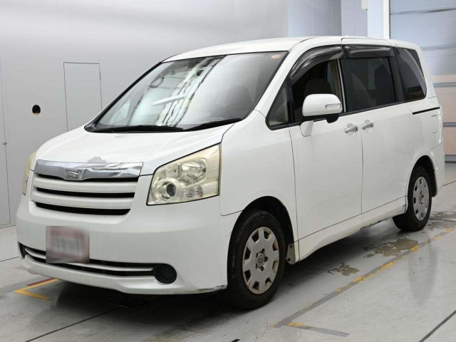 TOYOTA NOAH — фото