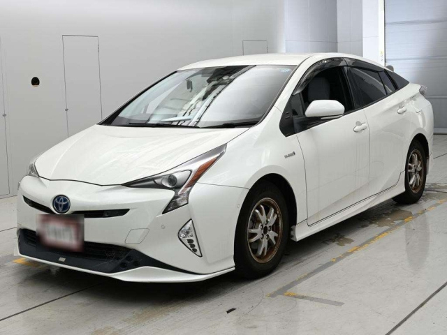 TOYOTA PRIUS — фото