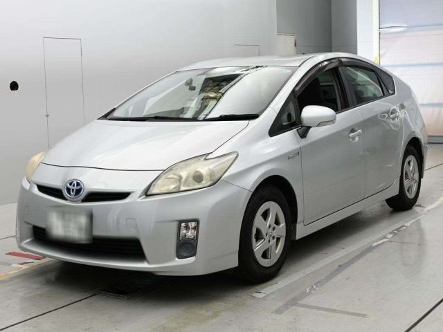 TOYOTA PRIUS — фото