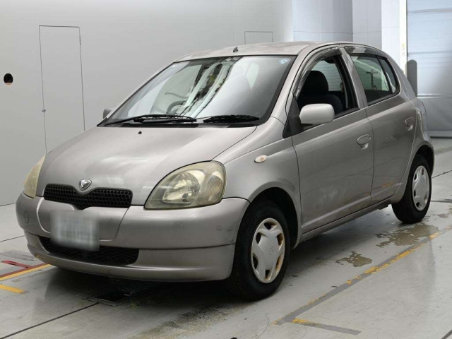 TOYOTA VITZ — фото