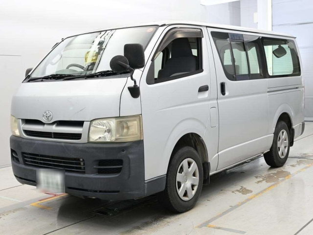 TOYOTA HIACE — фото