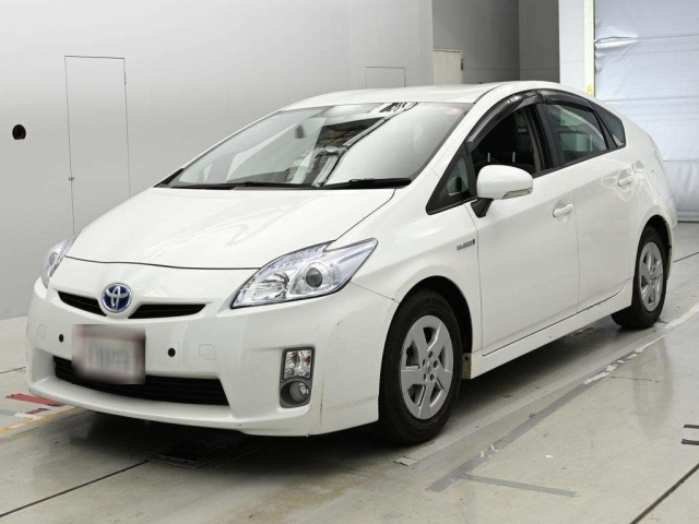 TOYOTA PRIUS — фото