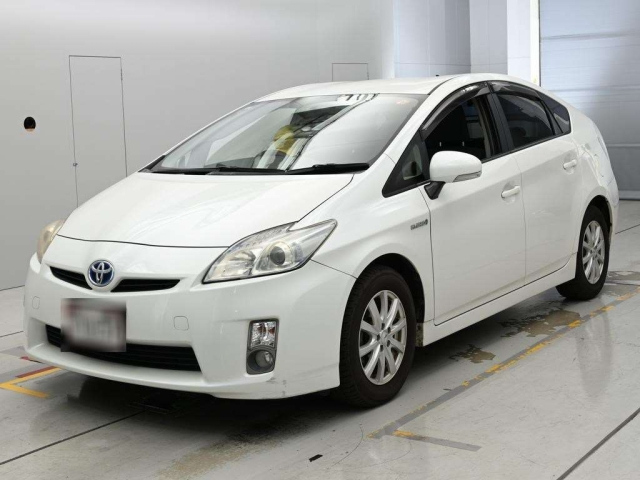 TOYOTA PRIUS — фото