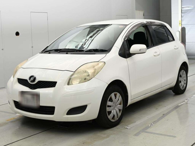 TOYOTA VITZ — фото