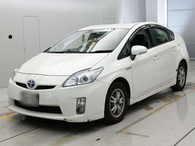 TOYOTA PRIUS — фото