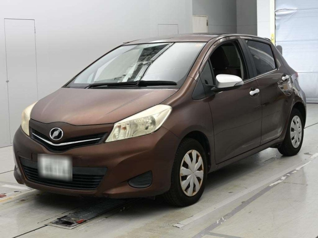 TOYOTA VITZ — фото