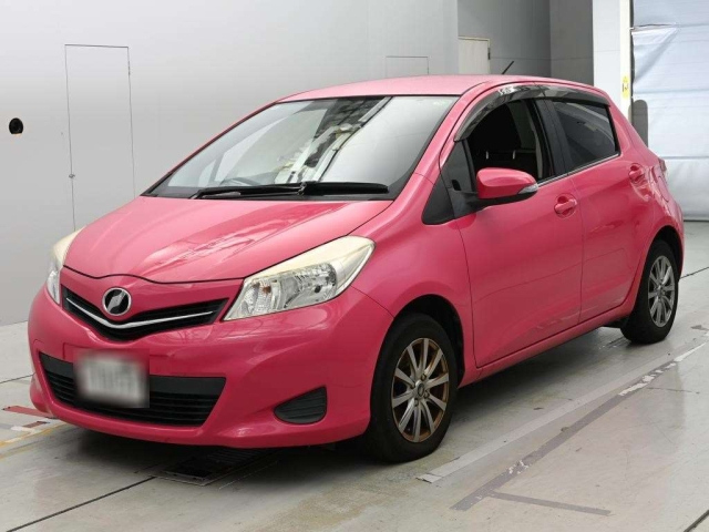 TOYOTA VITZ — фото