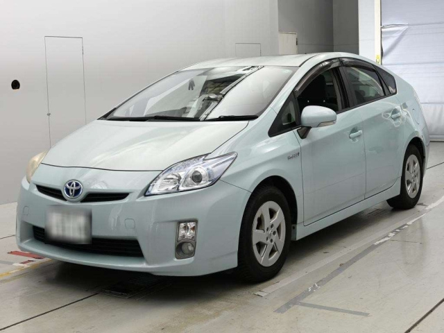 TOYOTA PRIUS — фото
