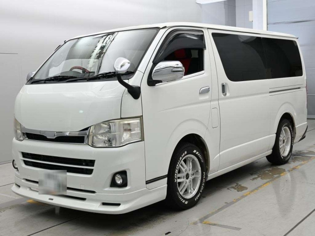 TOYOTA HIACE — фото
