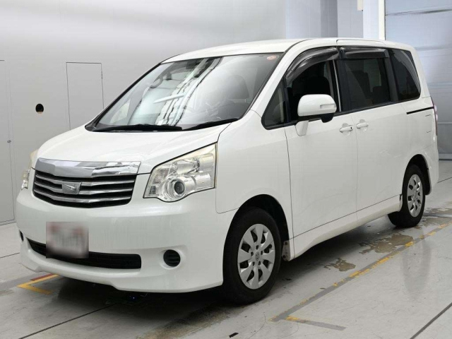 TOYOTA NOAH — фото