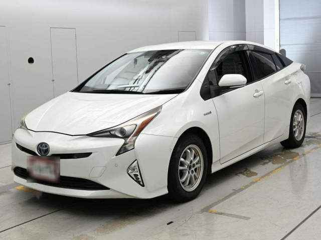 TOYOTA PRIUS — фото