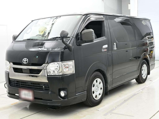 TOYOTA HIACE — фото