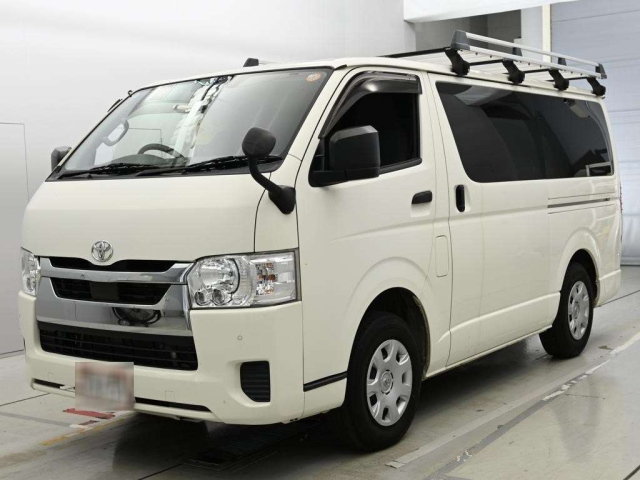 TOYOTA HIACE — фото