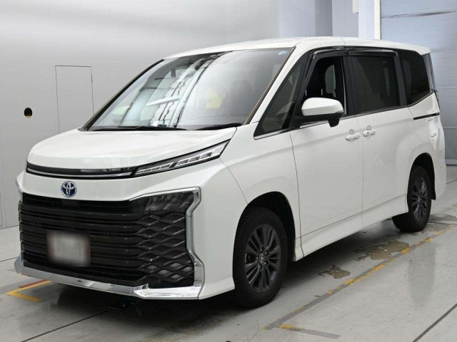 TOYOTA VOXY — фото
