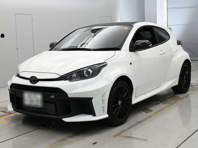 TOYOTA YARIS — фото