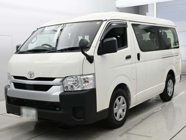 TOYOTA HIACE — фото