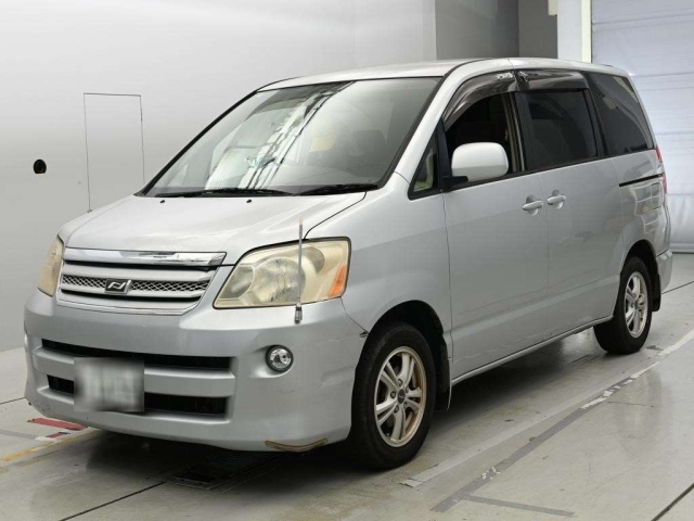 TOYOTA NOAH — фото