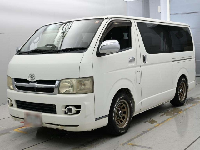 TOYOTA HIACE — фото