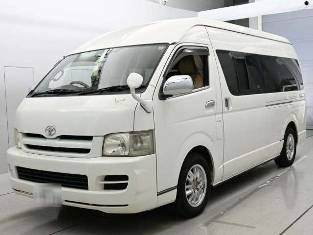 TOYOTA HIACE — фото
