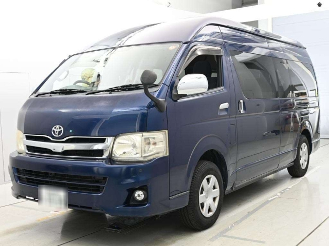 TOYOTA HIACE — фото