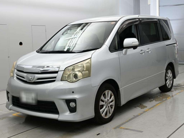 TOYOTA NOAH — фото