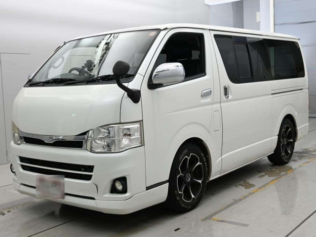 TOYOTA HIACE — фото