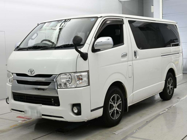 TOYOTA HIACE — фото