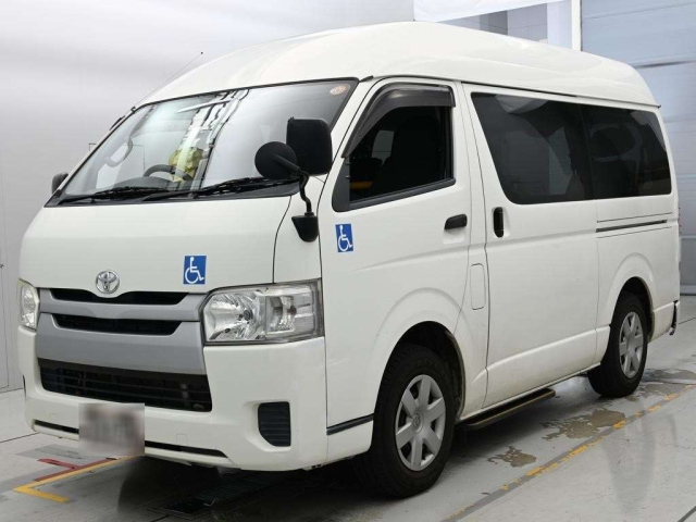 TOYOTA HIACE — фото