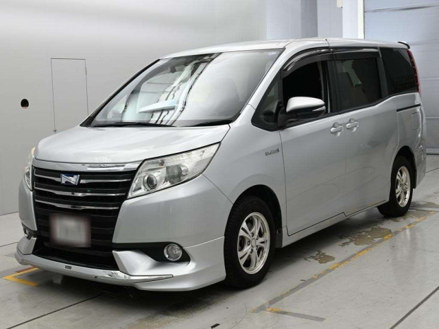 TOYOTA NOAH — фото