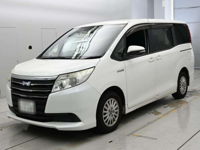 TOYOTA NOAH — фото