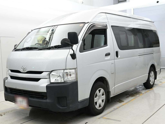 TOYOTA HIACE — фото