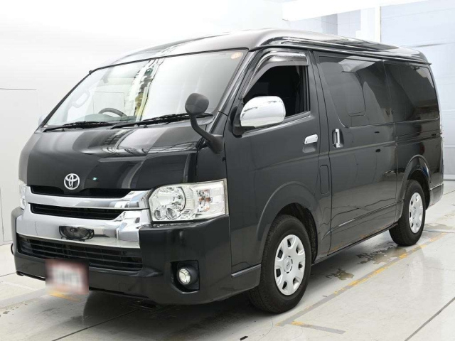 TOYOTA HIACE — фото