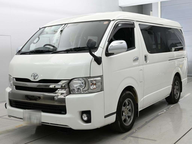 TOYOTA HIACE — фото