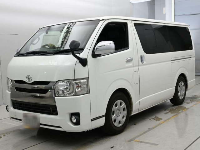 TOYOTA HIACE — фото
