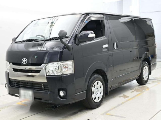 TOYOTA HIACE — фото