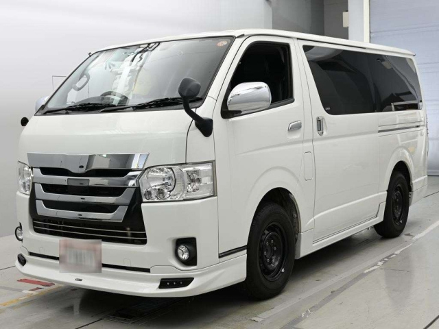 TOYOTA HIACE — фото