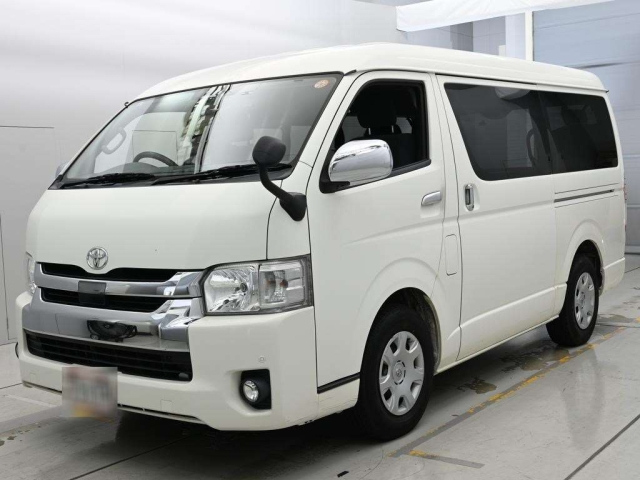 TOYOTA HIACE — фото