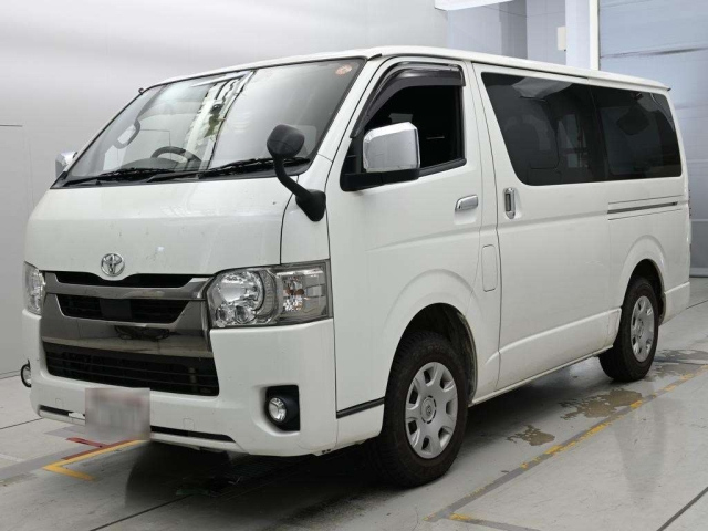 TOYOTA HIACE — фото