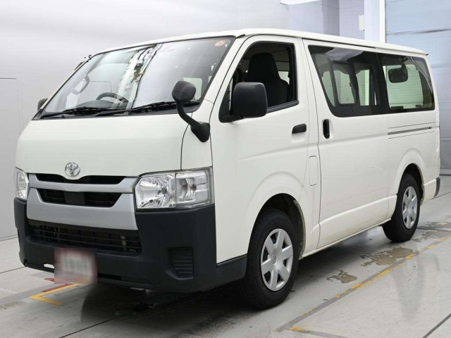 TOYOTA HIACE — фото