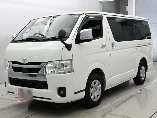 TOYOTA HIACE — фото